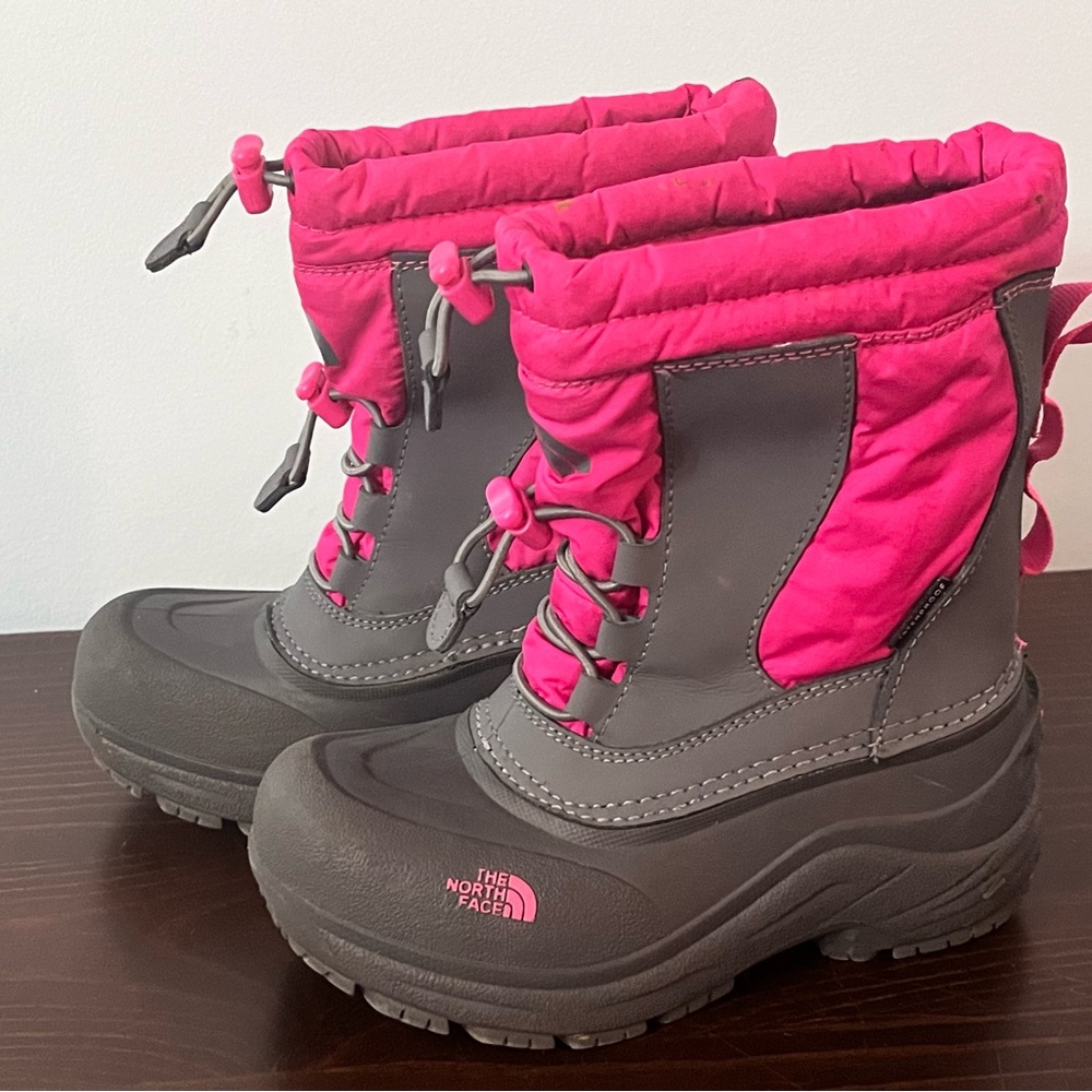 North face girls snow boots, size 13